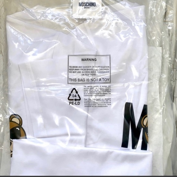 Gender Neutral Moschino TShirt🐻 - Picture 6 of 10